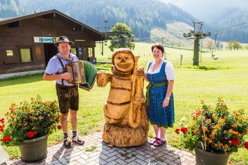 Der Einstieg zum Holzfigurenweg