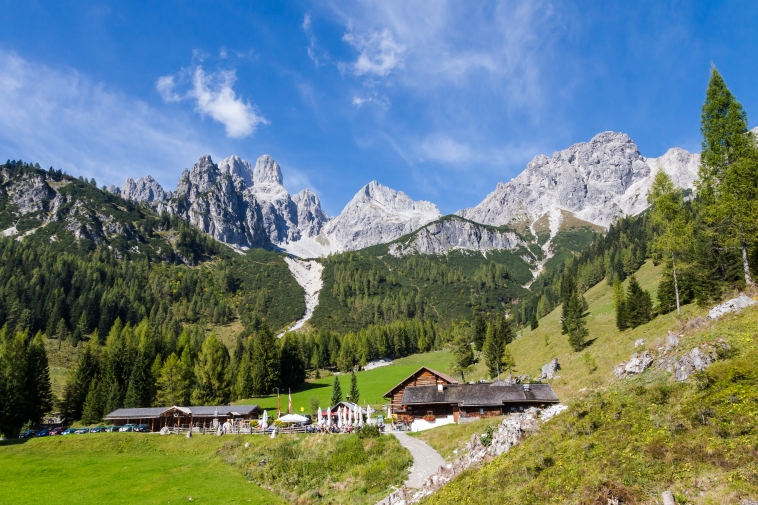 Im Hintergrund die Bischofsmütze